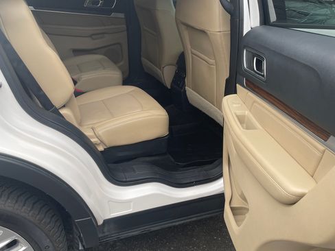 Used 2017 Ford Explorer Limited image 6