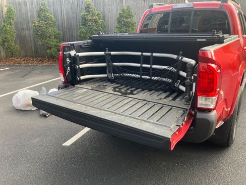 Used 2016 Toyota Tacoma SR5 w/ SR5 Appearance Package (SN) image 10