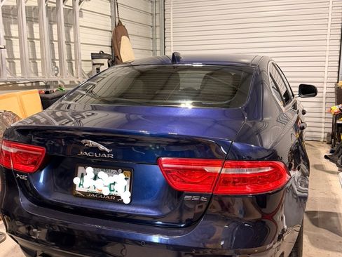 Used 2017 Jaguar XE Premium image 12