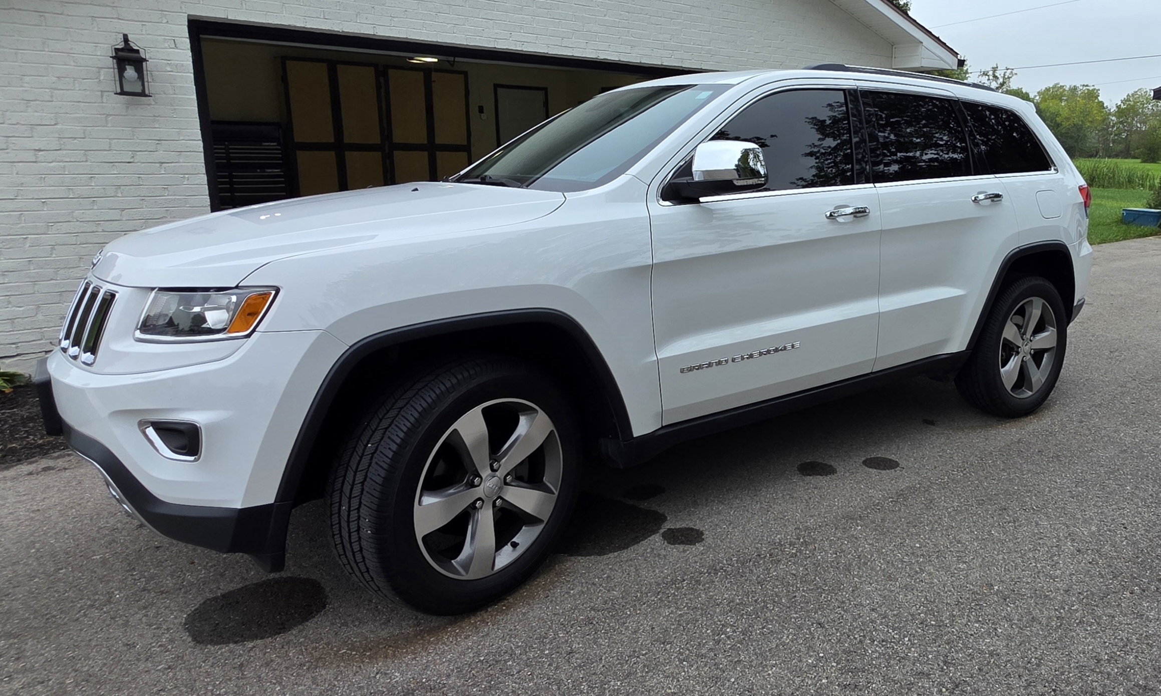 Used 2015 Jeep Grand Cherokee Limited w/ Trailer Tow Group IV AWD/4WD image 2