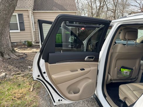 Used 2015 Jeep Grand Cherokee Limited image 9