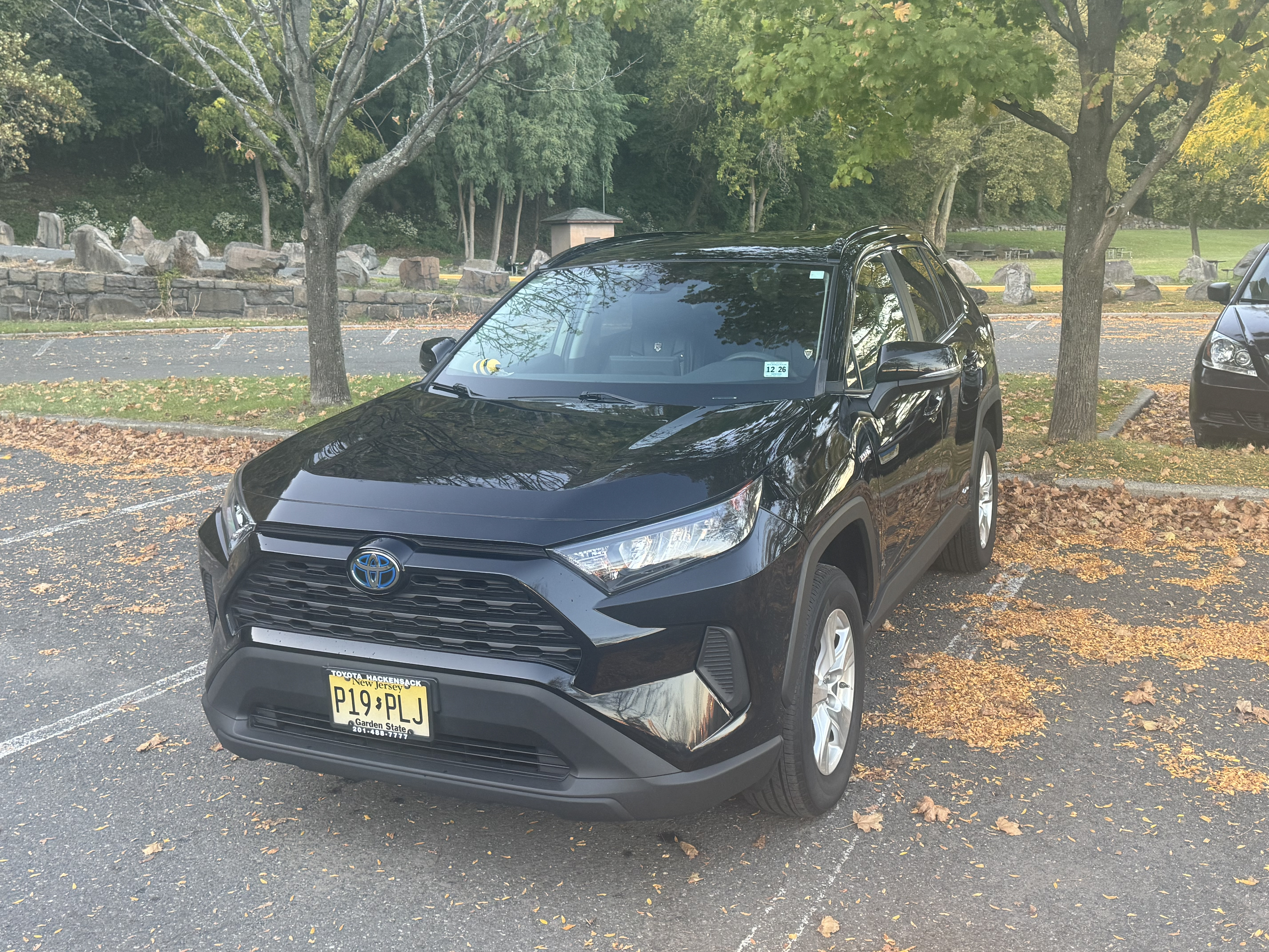 Used 2021 Toyota RAV4 LE AWD/4WD image 4