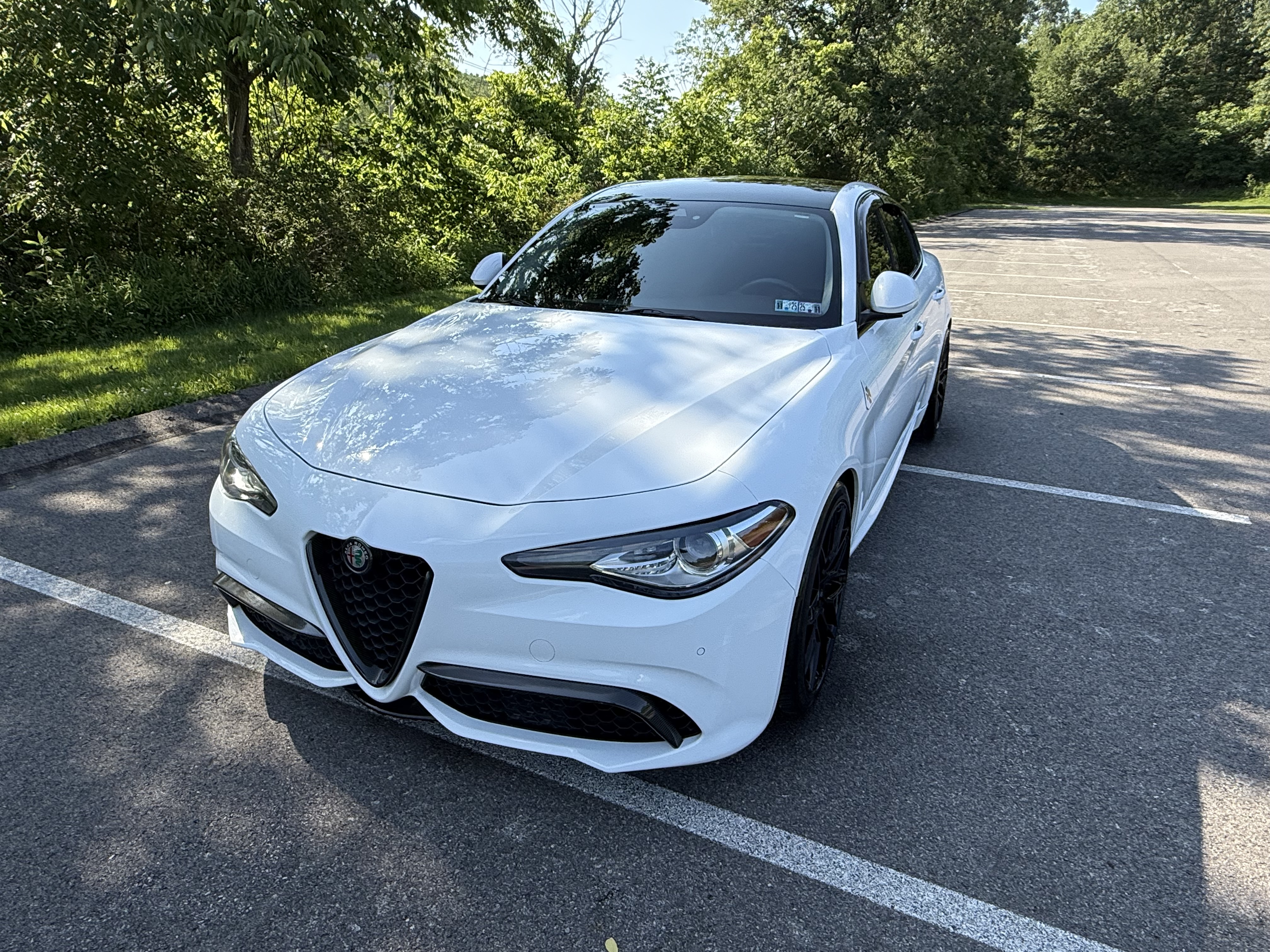 Used 2017 Alfa Romeo Giulia Ti w/ TI 19" Sport Package RWD image 5