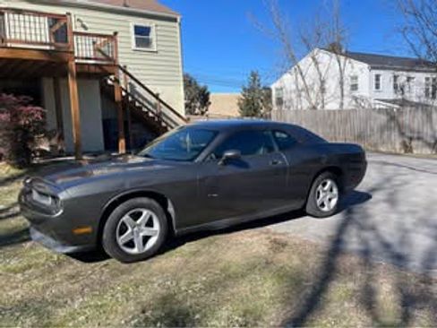 Used 2010 Dodge Challenger SE image 5