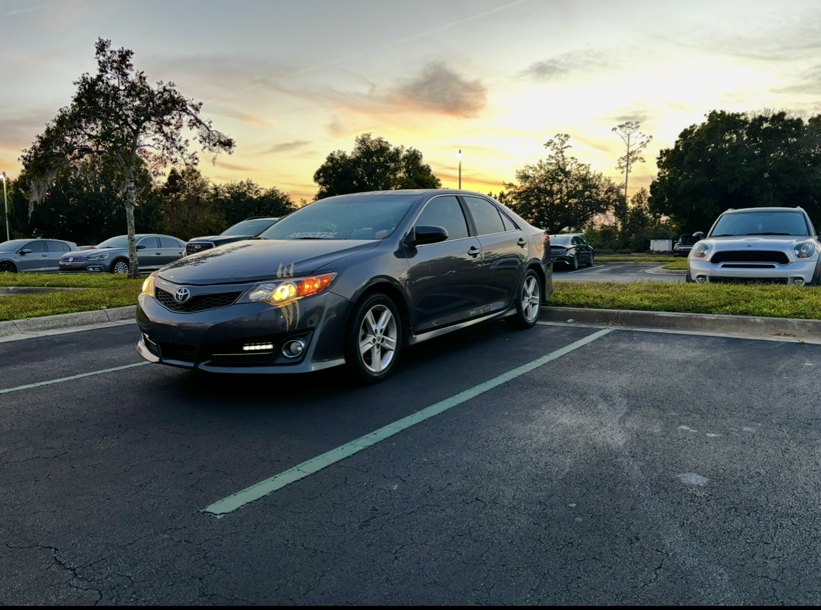 Used 2013 Toyota Camry SE FWD image 1