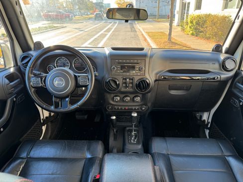 Used 2012 Jeep Wrangler Unlimited Sahara image 21