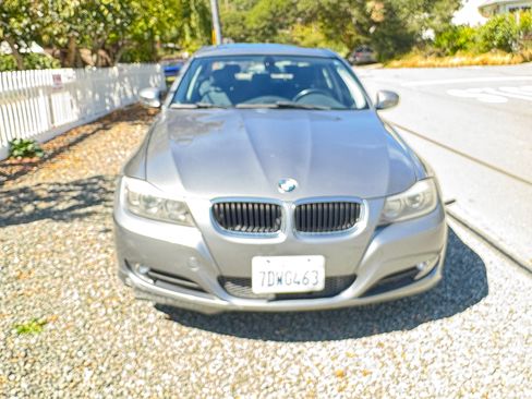 Used 2010 BMW 328i Sedan RWD image 1