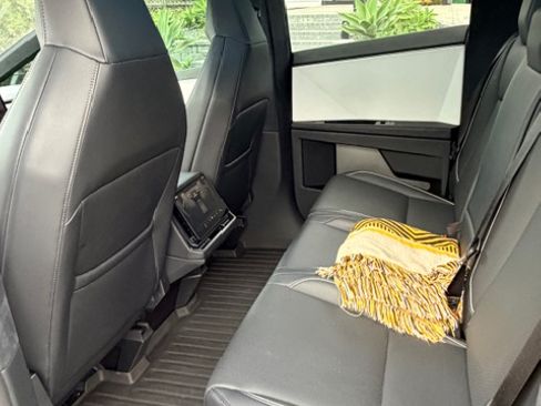 Used 2024 Tesla Cybertruck AWD Crew Cab image 6