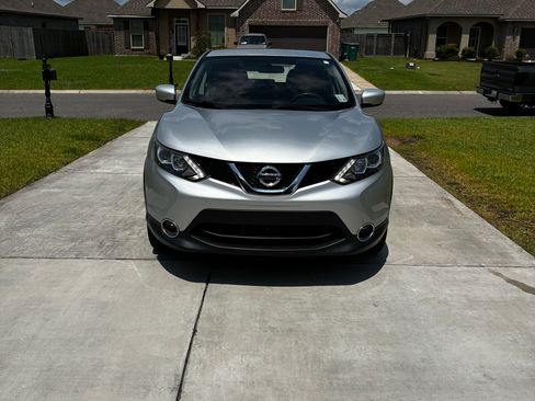 Used 2017 Nissan Rogue Sport S w/ S Appearance Package FWD image 2