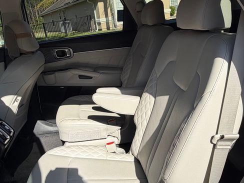 Used 2021 Kia Sorento SX image 11