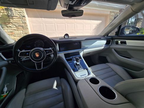 Used 2017 Porsche Panamera Turbo image 6