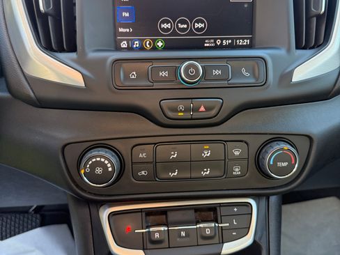 Used 2023 GMC Terrain SLE image 19