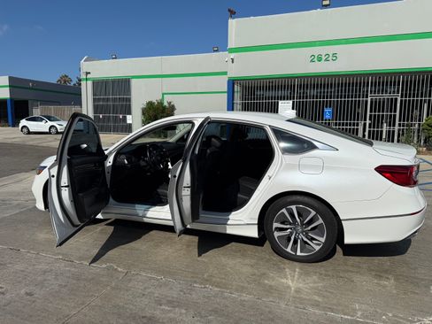 Used 2020 Honda Accord Touring image 11