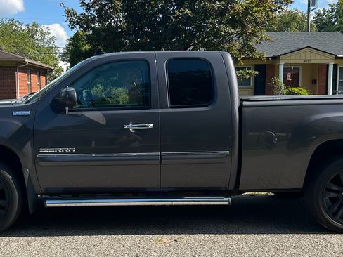 Used 2010 GMC Sierra 1500 SLE AWD/4WD image 4