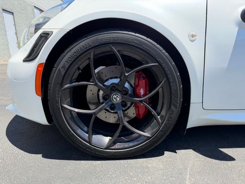 Used 2018 Alfa Romeo 4C Coupe w/ Coupe Track Package 1 RWD image 16