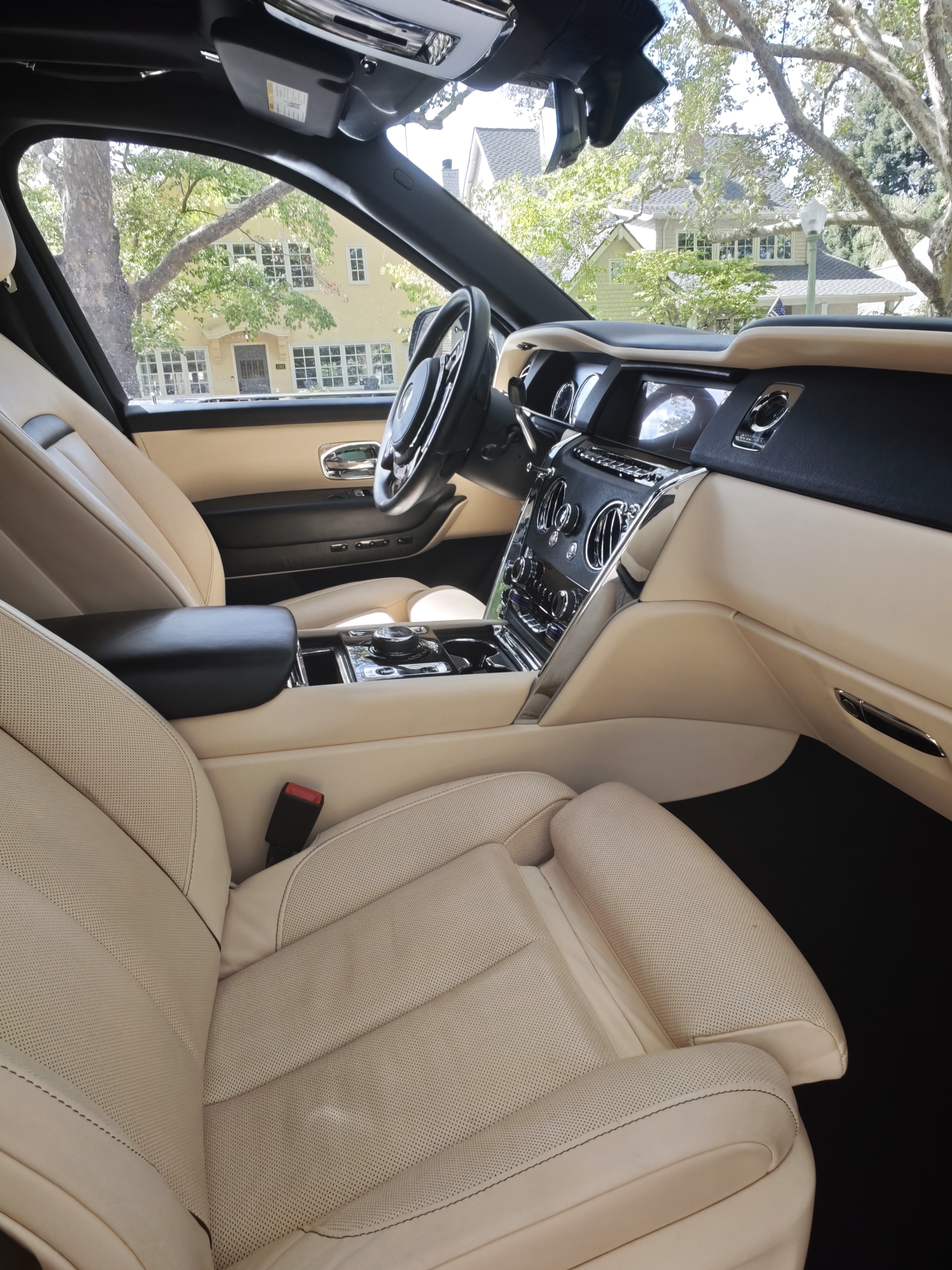 Used 2020 Rolls-Royce Cullinan AWD/4WD image 2