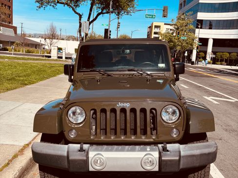 Used 2015 Jeep Wrangler Unlimited Sahara w/ Connectivity Group image 5