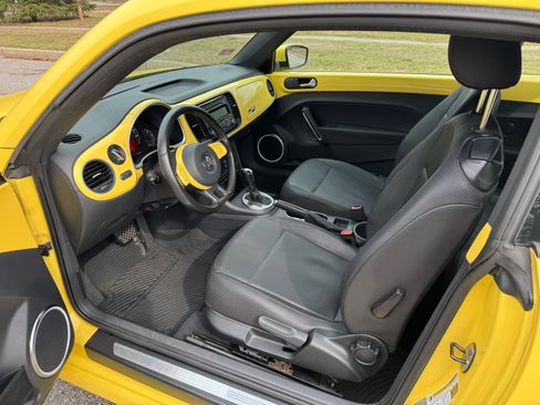 Used 2012 Volkswagen Beetle 2.5 image 14