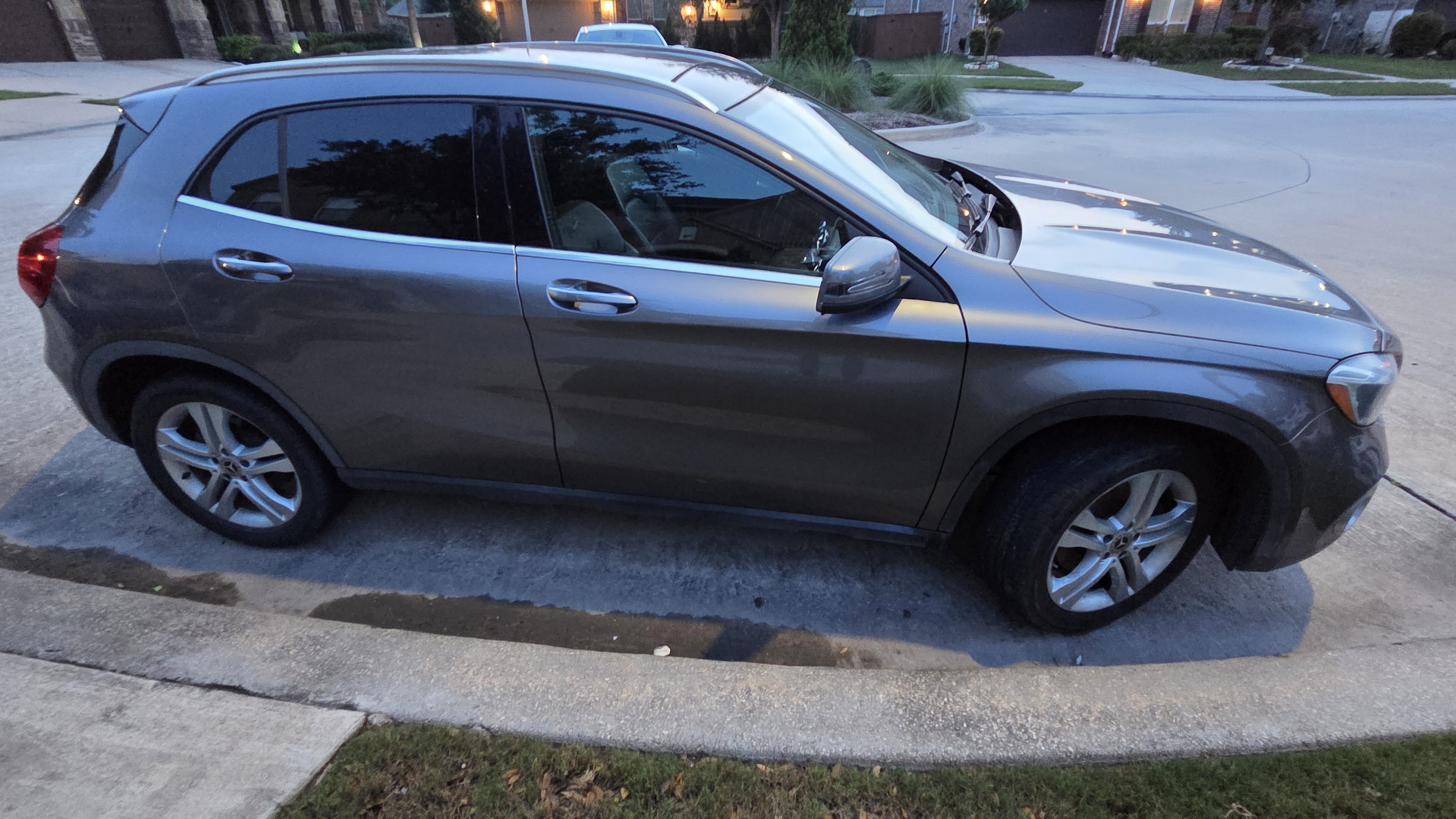 Used 2018 Mercedes-Benz GLA 250 4MATIC image 2