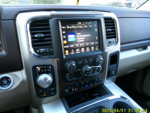 Used 2016 RAM 1500 Laramie w/ Convenience Group AWD/4WD image 9