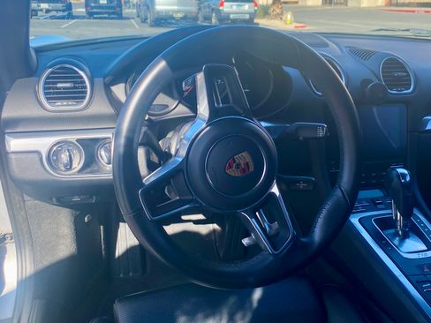 Used 2019 Porsche 718 Boxster Roadster 2D image 9