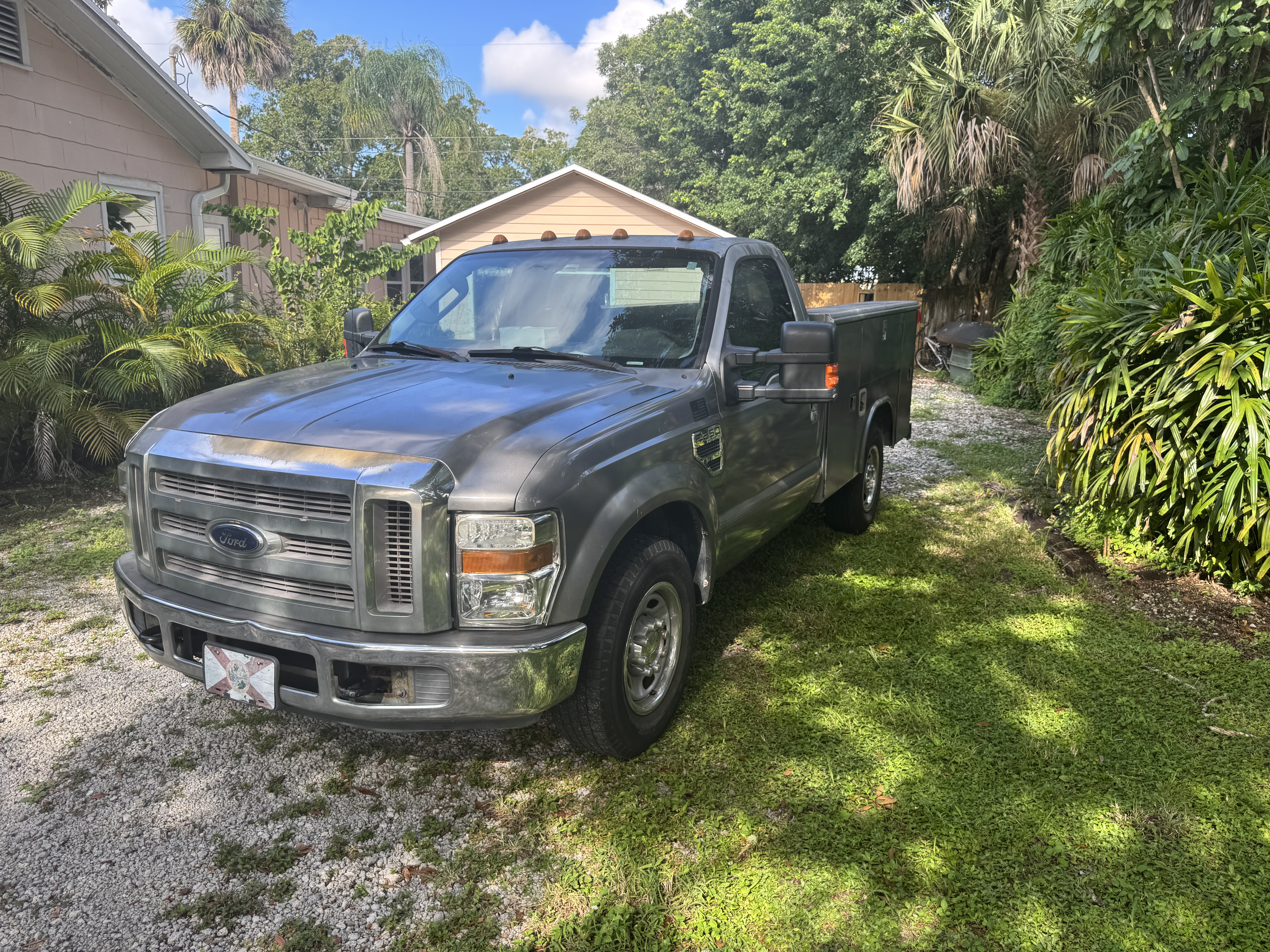 Used 2010 Ford F250 XL RWD image 2