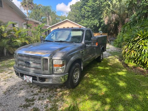 Used 2010 Ford F250 XL RWD image 2