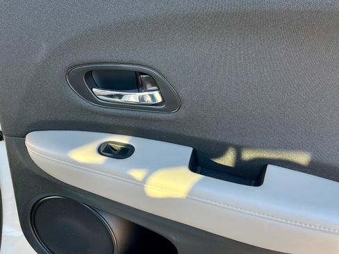 Used 2022 Honda HR-V LX image 10