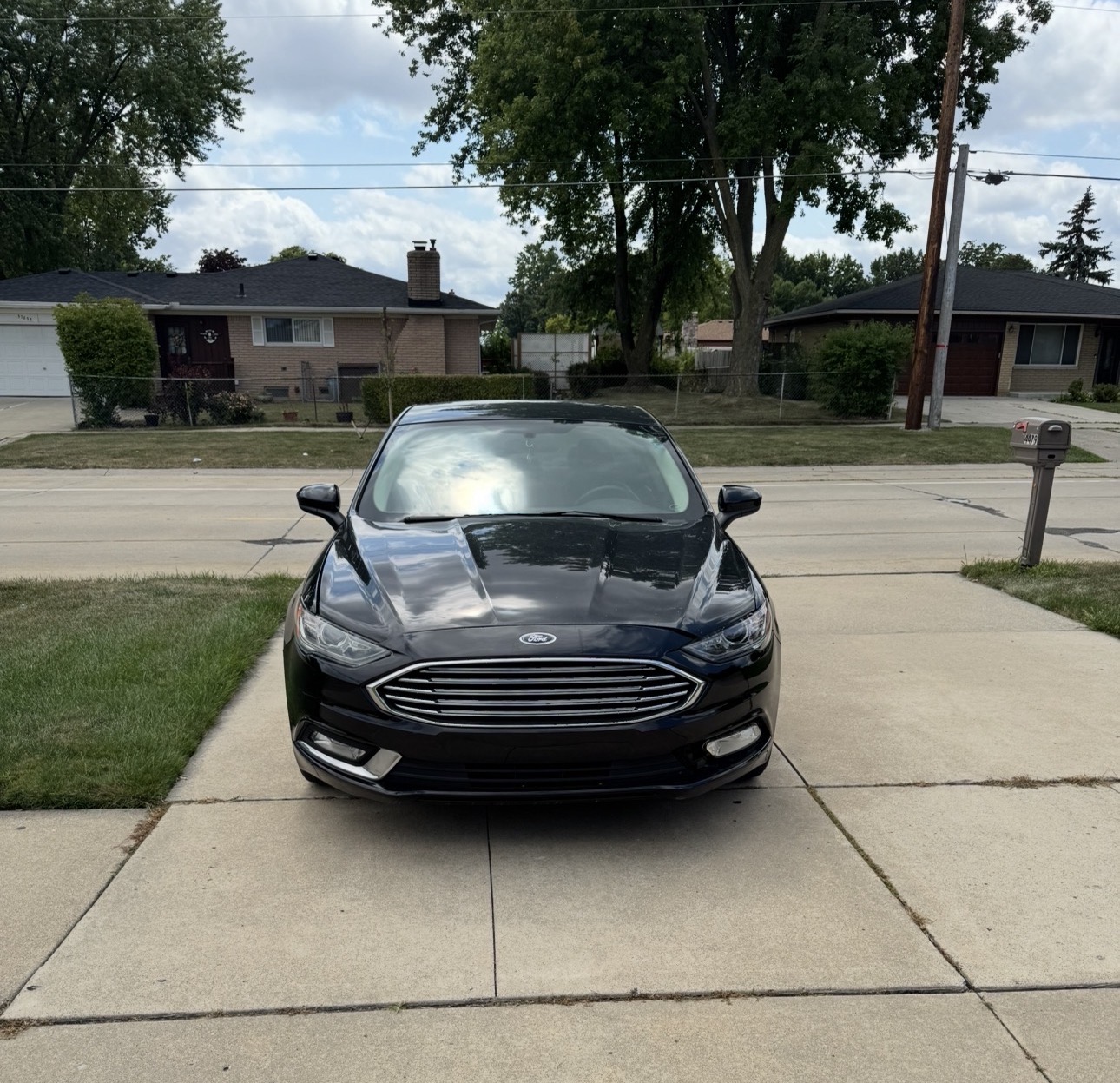 Used 2017 Ford Fusion SE w/ Equipment Group 201A FWD image 4