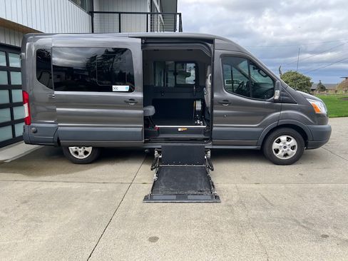 Used 2017 Ford Transit 350 XLT image 6