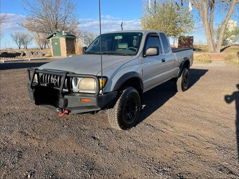 Used 2001 Toyota Tacoma Limited image 9