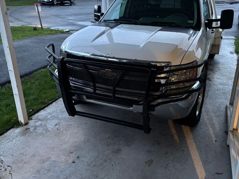 Used 2011 Chevrolet Silverado 3500 W/T image 1