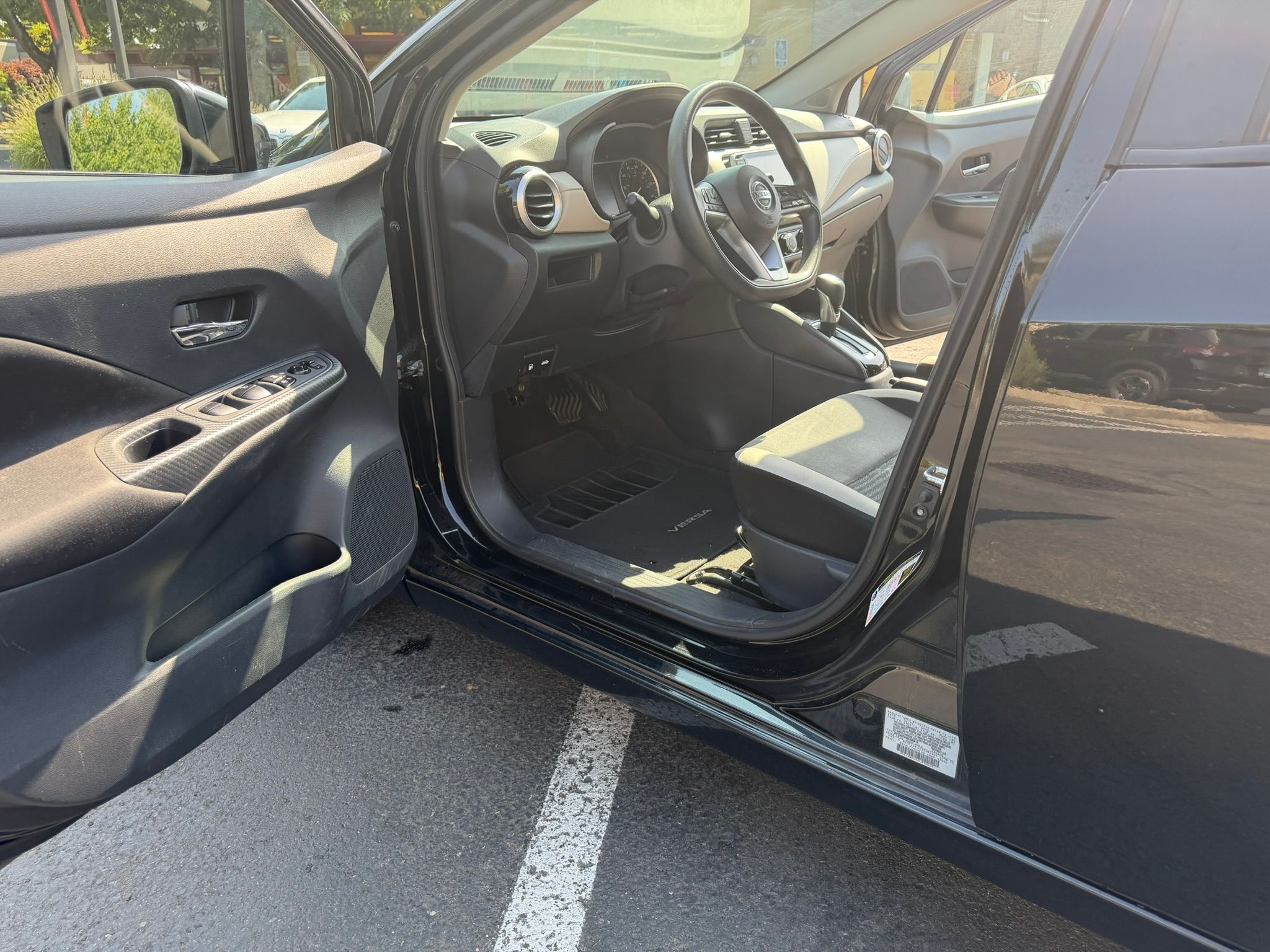 Used 2021 Nissan Versa SV FWD image 5