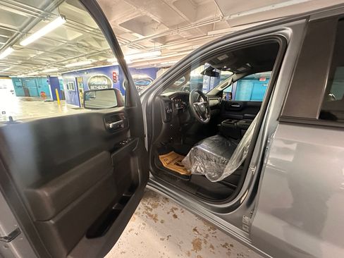 Used 2020 Chevrolet Silverado 1500 Custom w/ Custom Value Package RWD image 12