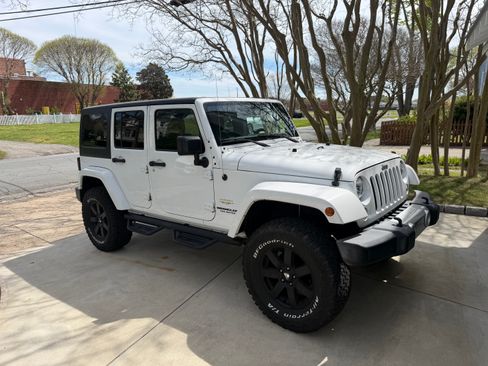 Used 2015 Jeep Wrangler Unlimited Sahara image 5