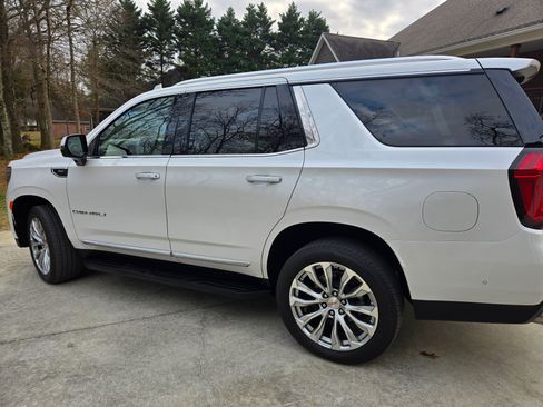 Used 2024 GMC Yukon Denali w/ Advanced Technology Package image 11