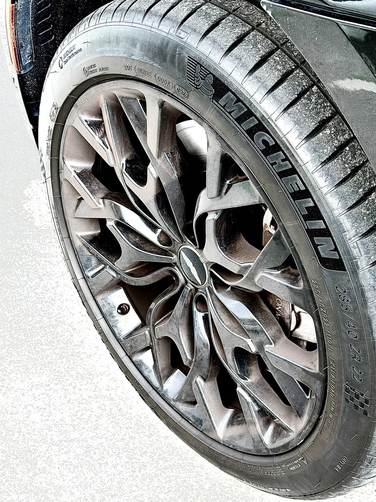 Used 2021 Aston Martin DBX AWD/4WD image 11