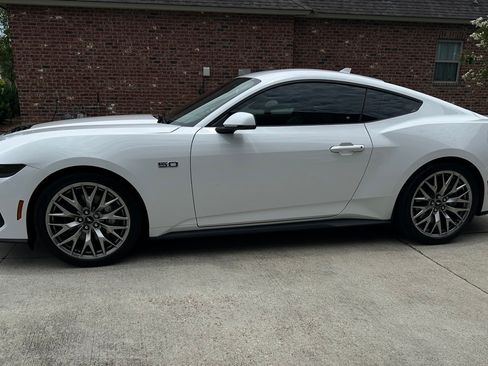 Used 2025 Ford Mustang GT Premium RWD image 1