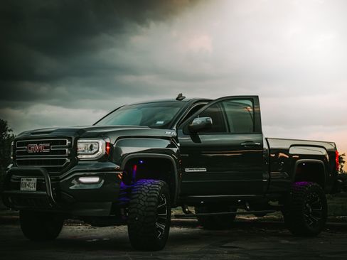 Used 2017 GMC Sierra 1500 SLE w/ SLE Value Package image 2