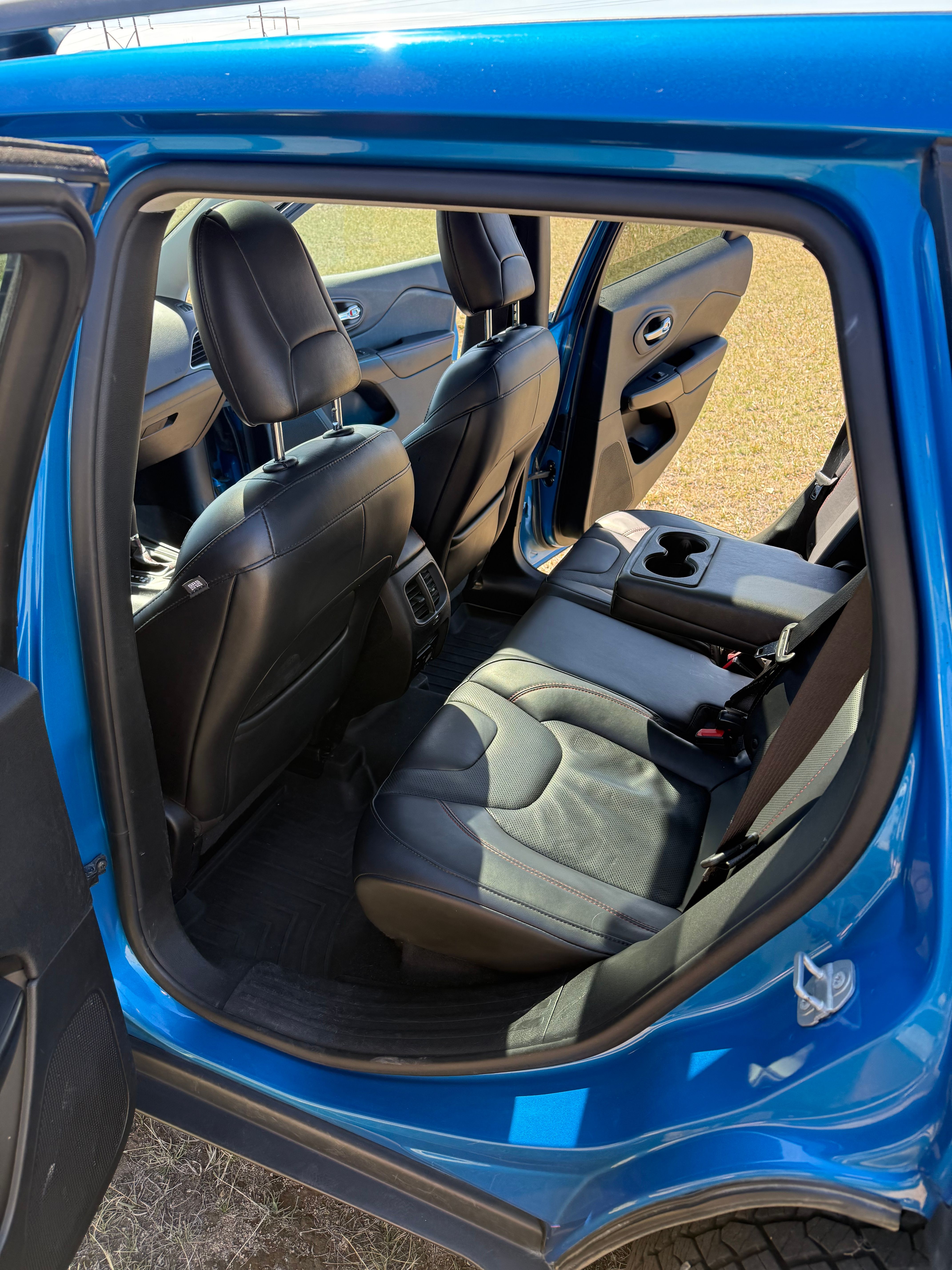Used 2019 Jeep Cherokee Trailhawk AWD/4WD image 9
