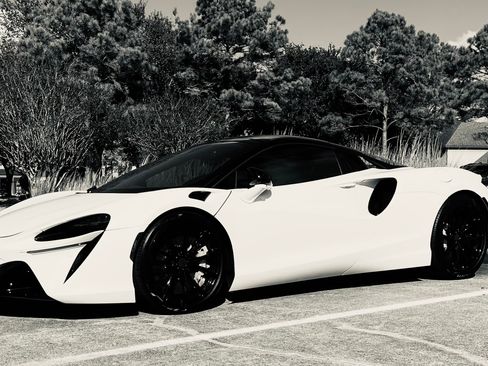 Used 2025 McLaren Artura Spider Convertible 2D image 1