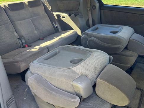 Used 2010 Toyota Sienna LE image 8