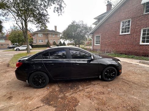 Used 2011 Chevrolet Cruze LT image 4