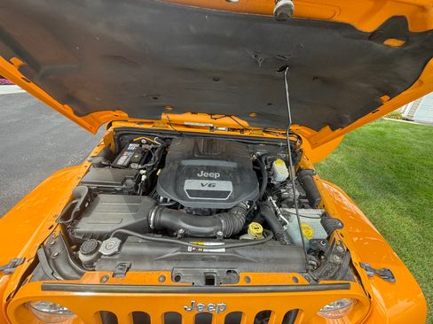 Used 2012 Jeep Wrangler Sahara w/ Connectivity Group AWD/4WD image 25