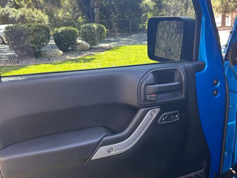 Used 2014 Jeep Wrangler Unlimited Sahara w/ Connectivity Group image 19