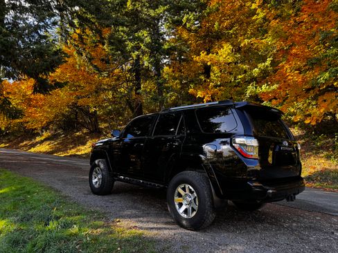 Used 2016 Toyota 4Runner Trail Premium image 4