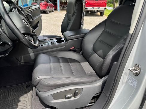 Used 2012 Volkswagen Touareg VR6 image 10