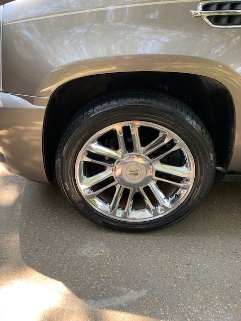 Used 2012 Cadillac Escalade Platinum AWD/4WD image 12