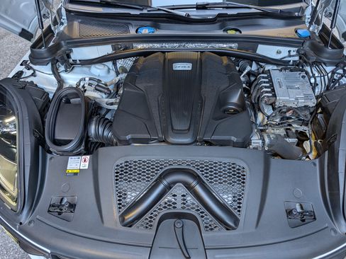 Used 2023 Porsche Macan S image 24