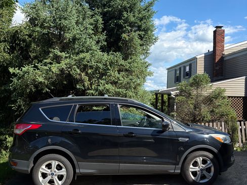 Used 2016 Ford Escape SE w/ Leather Comfort Package FWD image 1